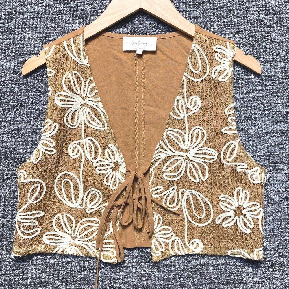 LA February Cropped Floral Vest Women Size S Brown Embroidered Tie Front Boho‎